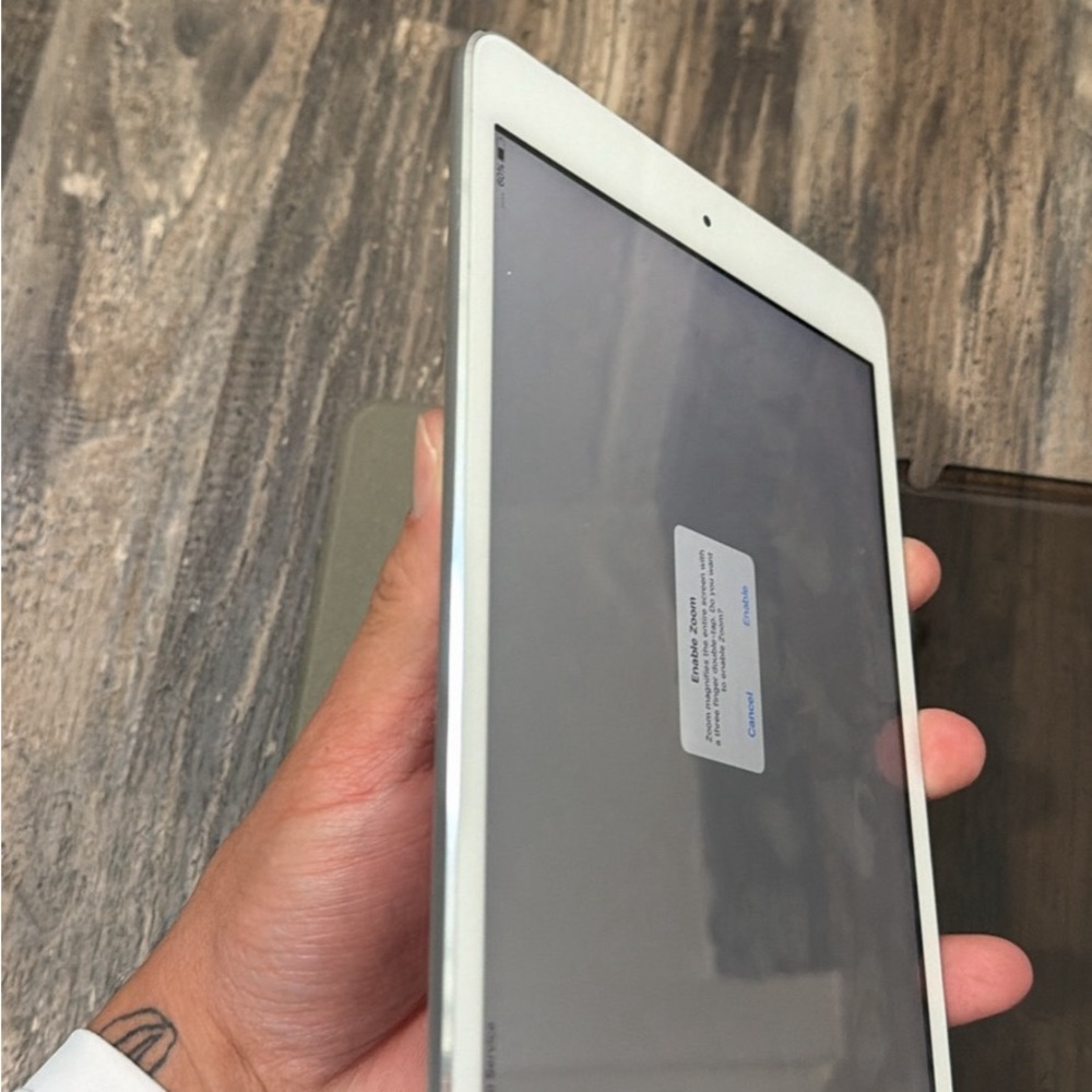 Apple Tablet - White - Picture 5 of 7